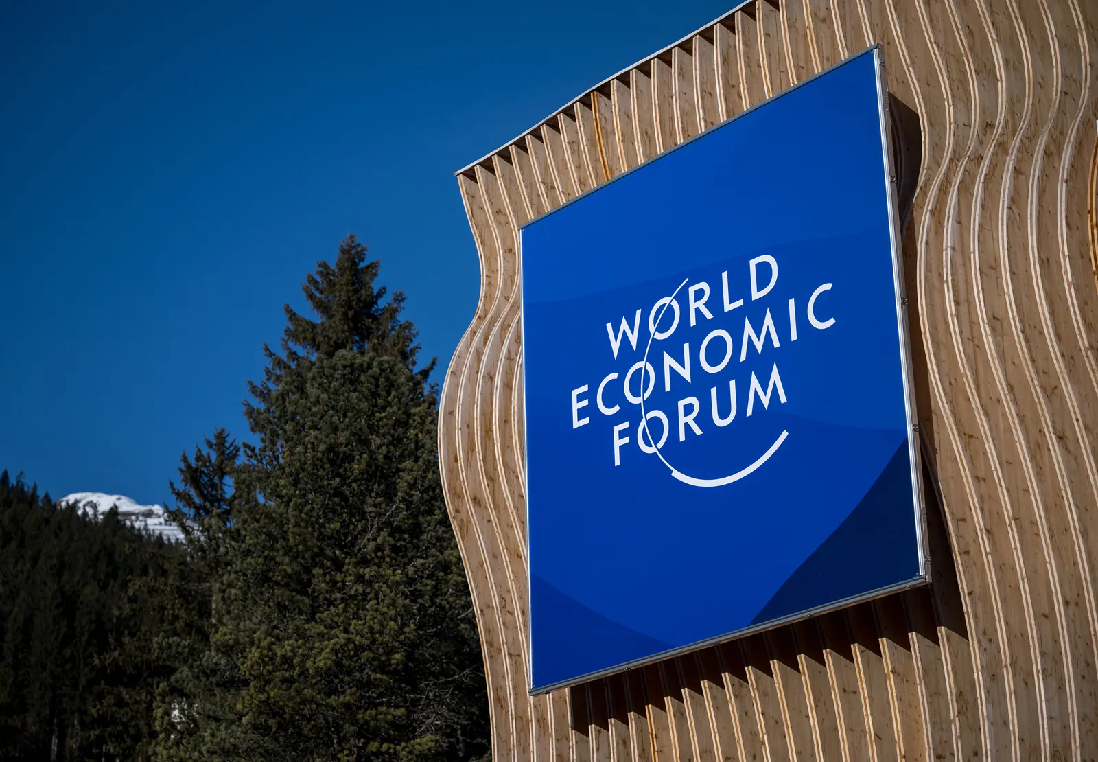 Panneau du World Economic Forum à Davos, en Suisse
